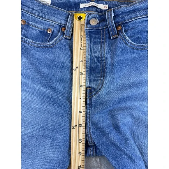 Levis Jeans Womens 25 Premium Wedgie Straight Med Wash Distressed Raw Hem Big E - Picture 8 of 11